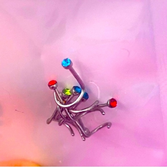 4 unique nose rings, 12 studs - Picture 3 of 12